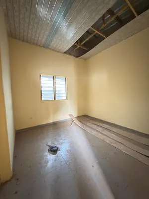 Vente d'une maison à Zanguera Dangbéssito, demi-lot 300 m², 3 appartements de 2 pièces, proche du goudron – 27 millions FCFA — photo 2