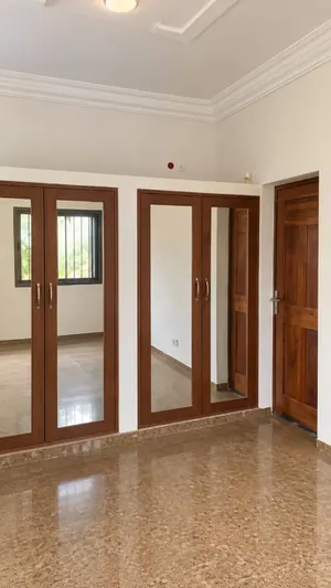 Vente d'une villa à Avépozo côté non plage, R+1 sur 1 lot (600 m²), 8 chambres, à 500 m du goudron RN2 – 65 millions FCFA — photo 4