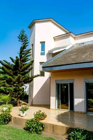 Villa duplex 12 pièces à vendre à Totsi sur 3 lots – 350 millions FCFA — photo 8