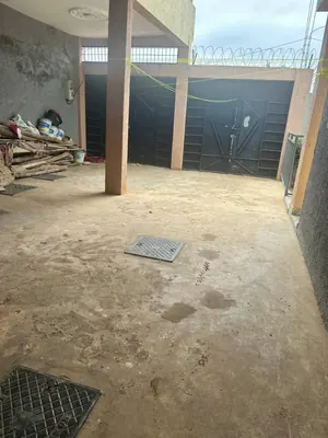 Vente d'une villa à Ségbé Akato Démé, récente, sur 300 m², avec dépendance, jardin et garage 4 voitures – 65 millions FCFA négociable — photo 2