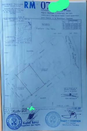 Vente d'un terrain à Agbodrafo côté lac, 4 lots clôturés, titre foncier personnel – 18 millions FCFA le lot à débattre