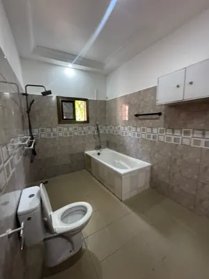 Location d'une villa à Tokoin Tako, 3 chambres + dépendance, avec piscine et jardin, à 50 m du goudron – 1 000 000 FCFA/mois — photo 13