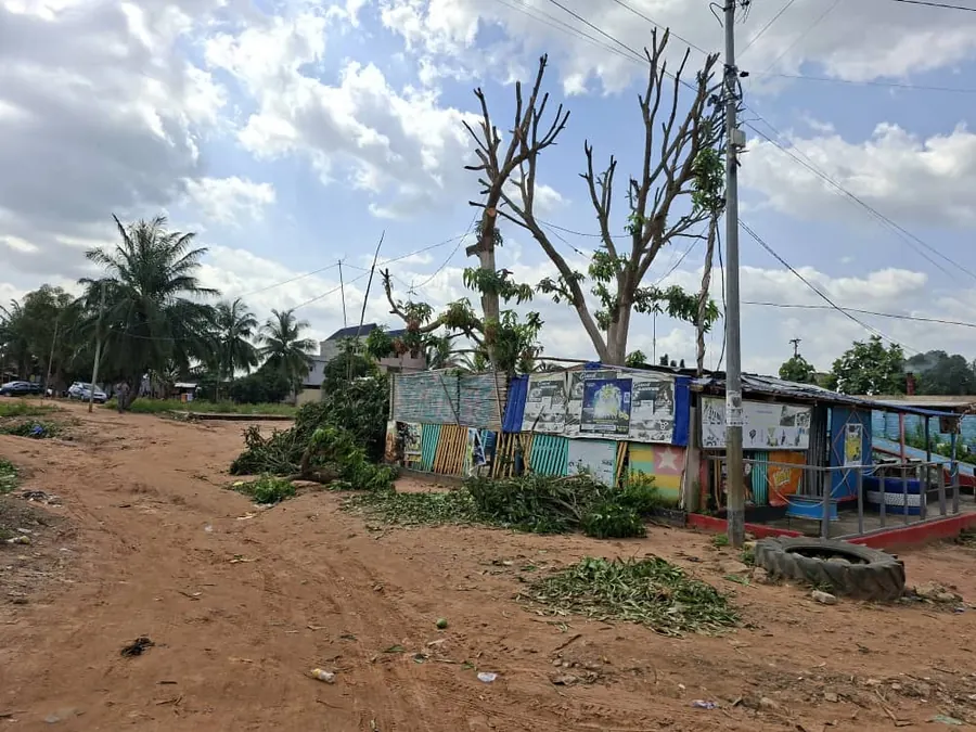 Vente de terrain à Adetikopé Sivé, 4 lots, double angle de rue, titre foncier – prix à partir de 25 millions FCFA le lot (100 millions le tout à débattre)