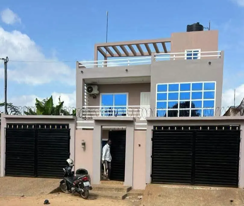 Villa duplex 5 chambres en vente à Vakpossito près de l'école NDE – 85 millions FCFA