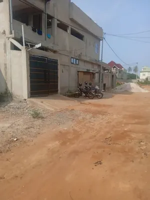 Terrain angle de rue 1/4 de lot avec construction 2 pièces en vente à Ségbé – 10 millions FCFA — photo 3