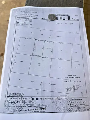 Vente d'un terrain à Nukafu Cerfer / China Mall, demi-lot clôturé – 50 millions FCFA — photo 2