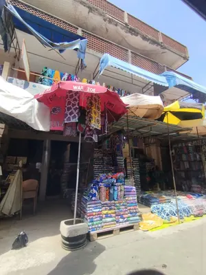 Immeuble commercial en vente en angle de rues au cœur du Grand Marché de Lomé – 650 millions FCFA — photo 3