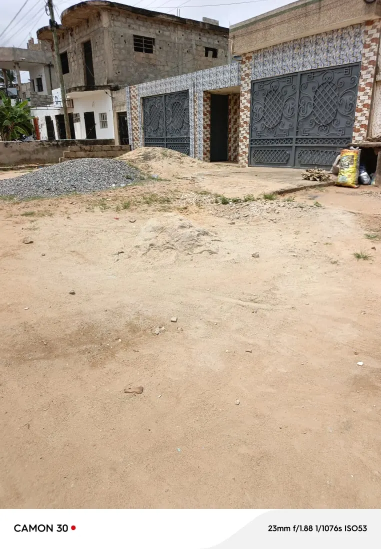 Villa 3 chambres avec dépendance à vendre à Awatamé – 70 millions FCFA à débattre
