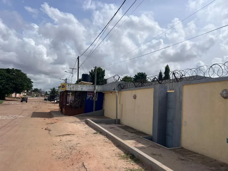 Vente d'un terrain bâti à Tokoin Novissi, 1 lot de plus de 600 m², à 100 m du goudron – 75 millions FCFA