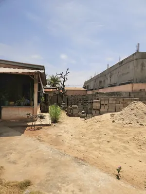 Vente d'un terrain à Djidjolé, 688 m², bord des pavés, angle de rue – 150 millions FCFA — photo 1