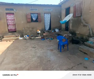 Vente d'un terrain à Agoè Carrefour Commando, demi-lot carré, angle de rue, bord de voie de 50m – 25 millions FCFA — photo 2