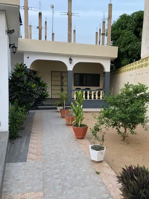 Vente d'une villa à Adidogomé Awatamé, 3 chambres, demi-lot, titre foncier personnel – 50 millions FCFA