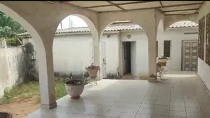 Vente d'une villa à Agbata Catholique, 4 chambres salon, 700 m², avec dépendance et garage – 25 millions FCFA — photo 2
