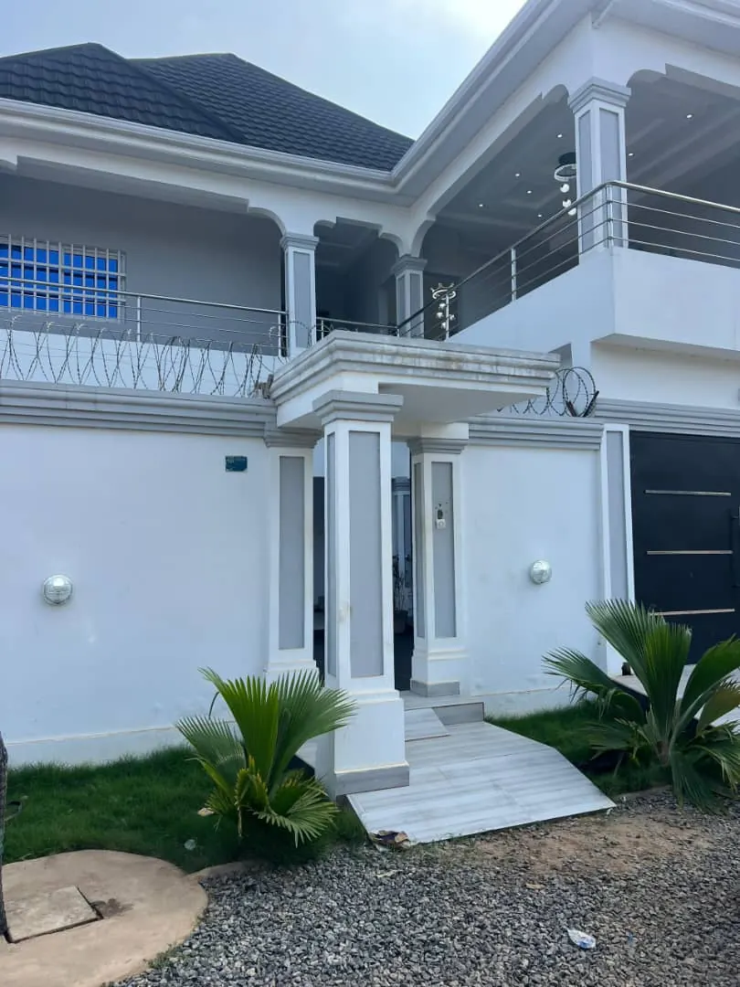Villa duplex 3 chambres 150 m² en vente à Adidogomé Apedokoè, proche du goudron – 80 000 000 FCFA