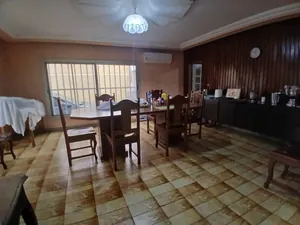 Villa triplex 8 chambres à vendre à Attikoumé, à 200 mètres du goudron – 170 millions FCFA — photo 3
