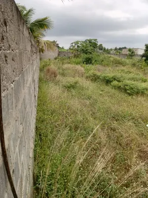 Terrain demi-lot clôturé en vente à Adétikopé – 5 millions FCFA — photo 1