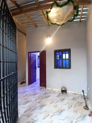 Villa 2 chambres sur demi-lot en vente à Zanguéra (derrière UCAO) – 27 000 000 FCFA