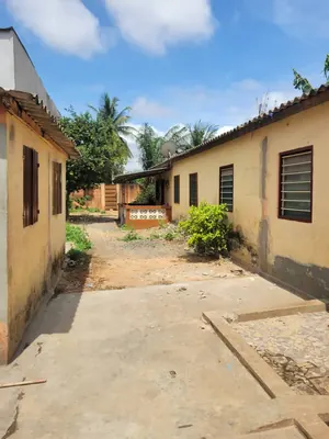 Vente d'une maison à Adidogomé Sagbado, 2 pièces, demi-lot – 18 500 000 FCFA à revoir