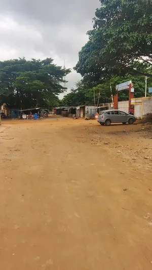 Vente d'un immeuble à Adéwui, 29 pièces, 2 lots collés sur 2 voies, face à l'Université de Lomé – 180 millions FCFA à débattre