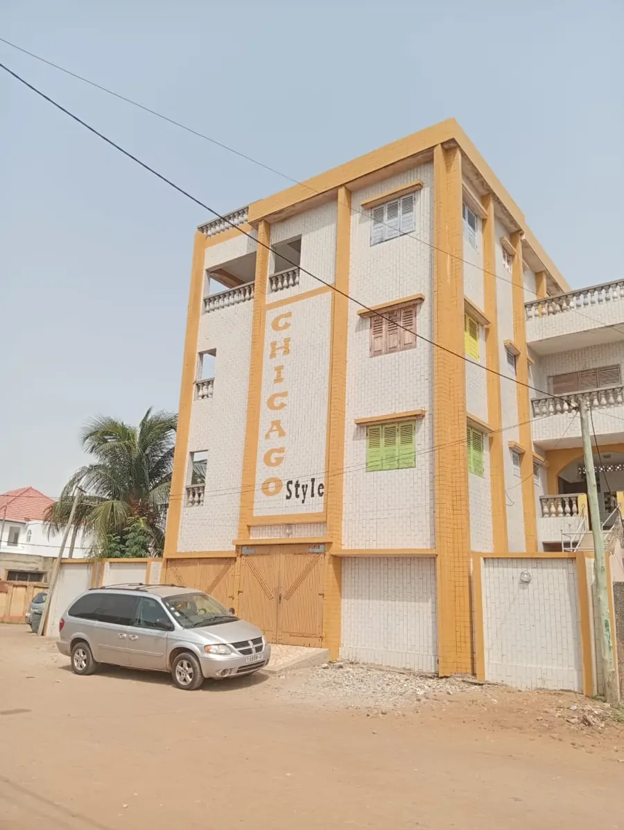 Immeuble R+3 de 213 m² 10 chambres en vente en angle de rue à Nyékonakpoè – 380 millions FCFA