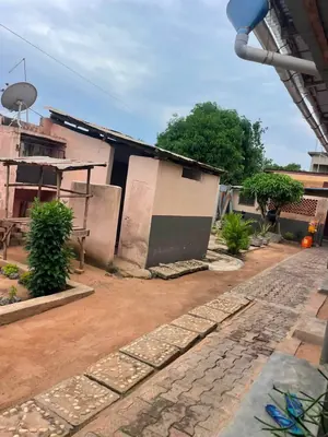 Maison 2 chambres sur demi lot à vendre à Adidogomé Boukarou – 32 millions FCFA — photo 1