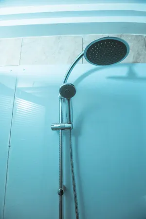 Vente d'une villa duplex meublée à Agodéké, 12 chambres, 600 m², titre foncier personnel – 250 millions FCFA — photo 3