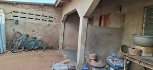 Maison locative 6 pièces 300 m² en vente à Agoè Amadeta Zossime – 20 millions FCFA — photo 2