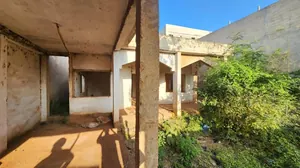 Vente d'une villa à Adidogomé Sagbado, 5 chambres, à 600 m du goudron – 30 millions FCFA à débattre