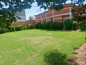 Location d'une villa au quartier Forever, 4 chambres, avec jardin et paillote – 500 000 FCFA/mois — photo 1