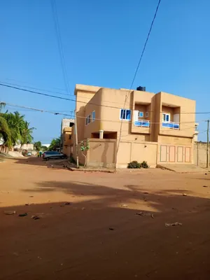 Vente d'une villa à Hountigomé, R+2, 10 chambres, 447 m², angle de rue – 250 millions FCFA — photo 1
