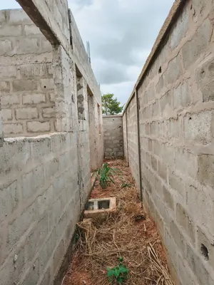 Vente d'une villa à Apessito, 2 chambres, 300 m², inachevée – 17 millions FCFA à débattre — photo 4