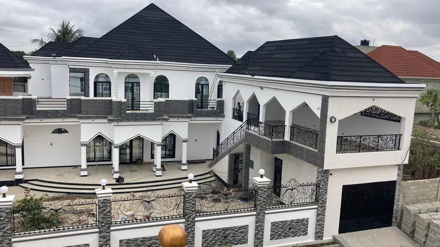 Villa 9 chambres 1020 m² avec titre foncier en vente à Sanguéra Gbomamé, Lomé – 500 millions FCFA