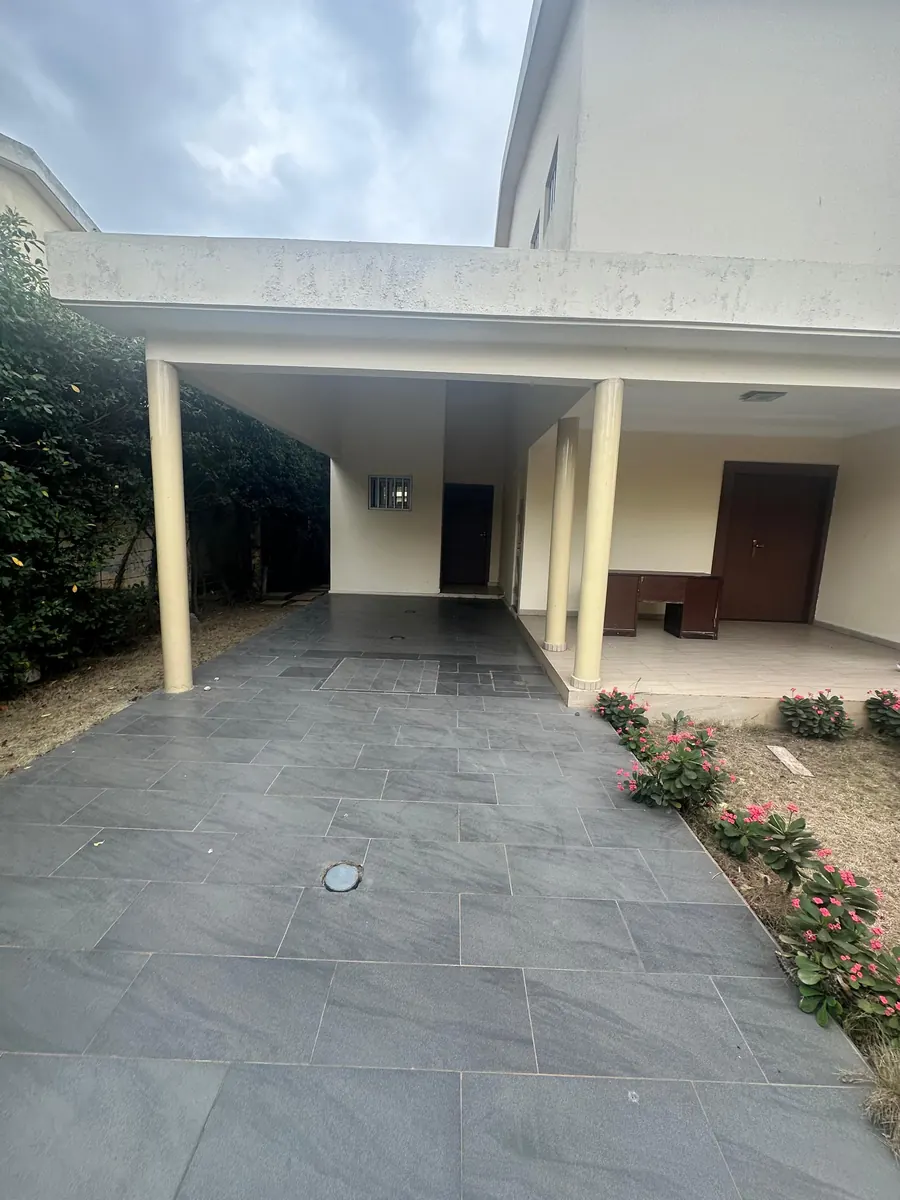 Villa duplex 5 pièces 400 m² à vendre à Baguida Luxolin – 80 millions FCFA