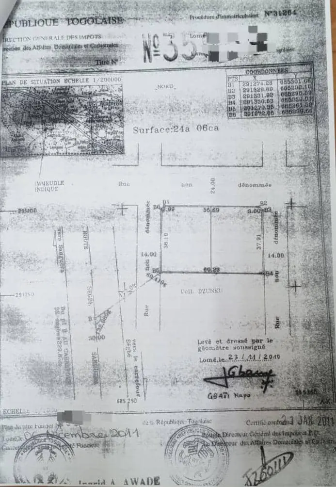 Terrain 2 lots 1200 m² à vendre à Ségbé, angle de rue, à 200 m du goudron – Lomé – prix à partir de 25 millions FCFA le lot