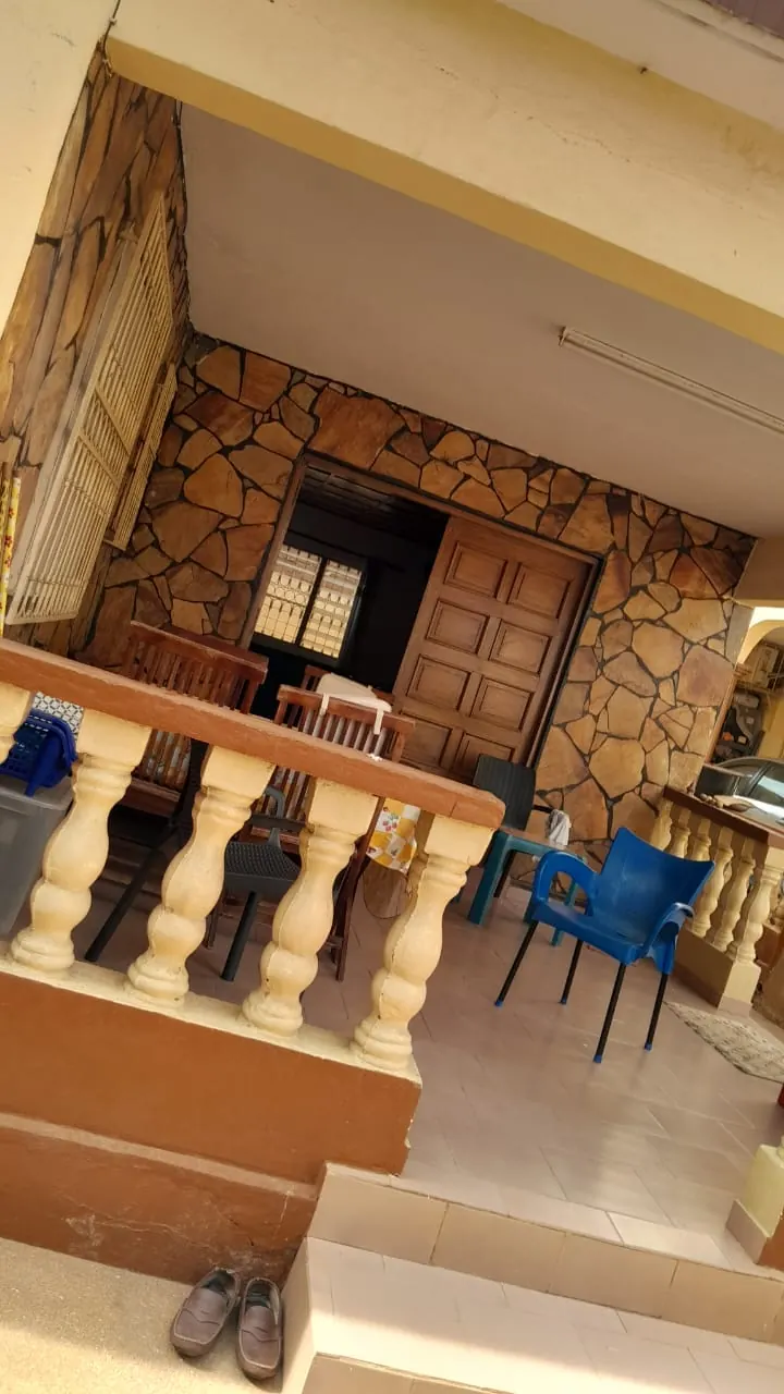 Villa 4 chambres en vente en angle de rue à Klikamé – 80 millions FCFA