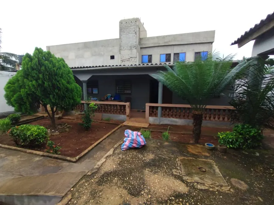 Vente d'une maison à Agoè Légbassito / Lycée, 3 chambres, 360 m² – 28 millions FCFA
