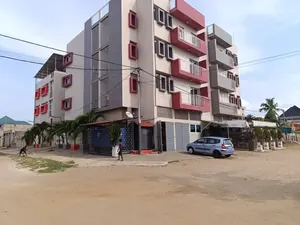Hôtel 12 appartements en vente à Baguida – 850 millions FCFA