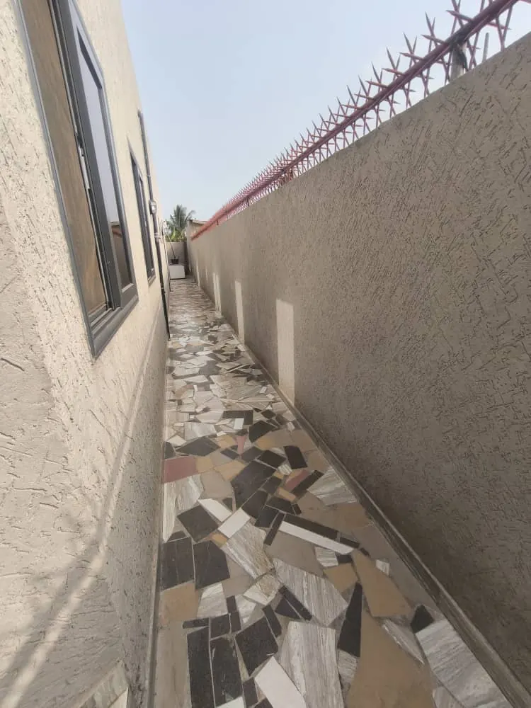 Vente d'une villa basse à Agoè Legbassito Ahonkpoe, 3 chambres, 304 m², nouvelle construction, 2 dépendances – 35 millions FCFA