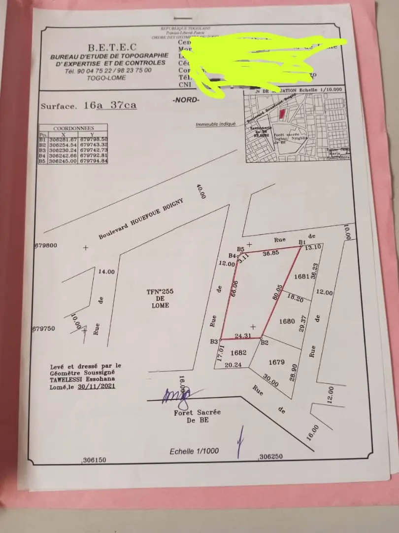Terrain 2 lots de 1200 m² en vente à Bè Château – 170 millions FCFA