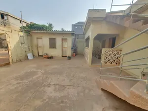 Vente d'une villa à Cococodji, 5 chambres, R+2, avec piscine, sur 340 m² – 170 000 000 FCFA (sans les meubles) — photo 8