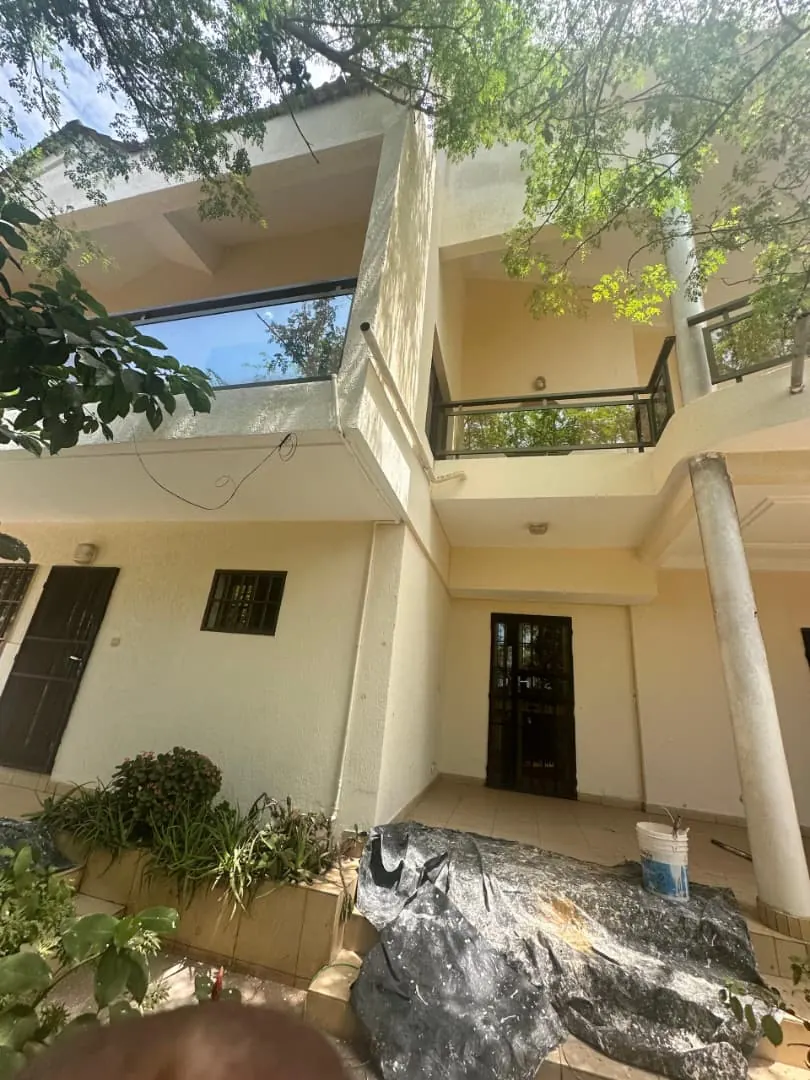 Villa duplex à louer à Tokoin Hôpital à 5 m du goudron – 700 000 FCFA/mois