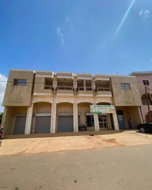 Immeuble 5 pièces + 3 boutiques en vente en bord de goudron à Adidogomé Apédokoè – 350 millions FCFA — photo 3