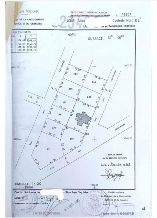 Vente d'une villa duplex à Adidoadin, 10 pièces sur 2 lots, 1206 m², à 100 m du goudron – 140 millions FCFA