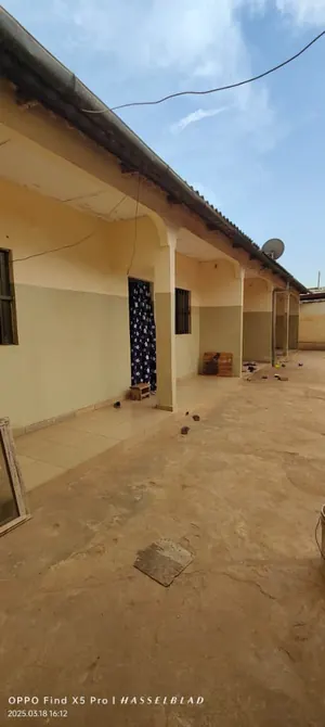 Vente d'une maison à Agoè Assiyeyé, 5 pièces sur 1 lot (599 m²), à 400 m du goudron – 45 millions FCFA — photo 4