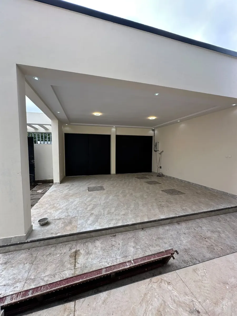 Villa duplex 4 chambres à louer proche du goudron à Adidoadin – 800 000 FCFA/mois