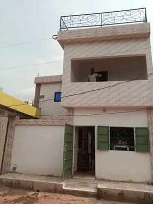 Vente d'une maison à étage à Zanguera Klémé, 4 chambres, à 100 m du tronçon Ségbé-Zanguera – 30 millions FCFA à débattre — photo 2