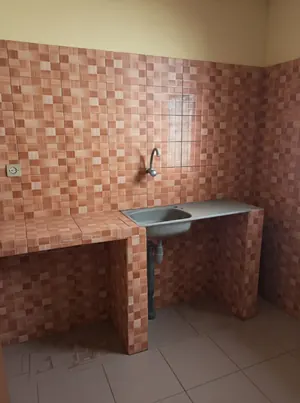 Vente d'une villa à Zanguéra-Klikamé, 2 chambres, 1/4 de lot, titre foncier en cours – 15 millions FCFA — photo 5