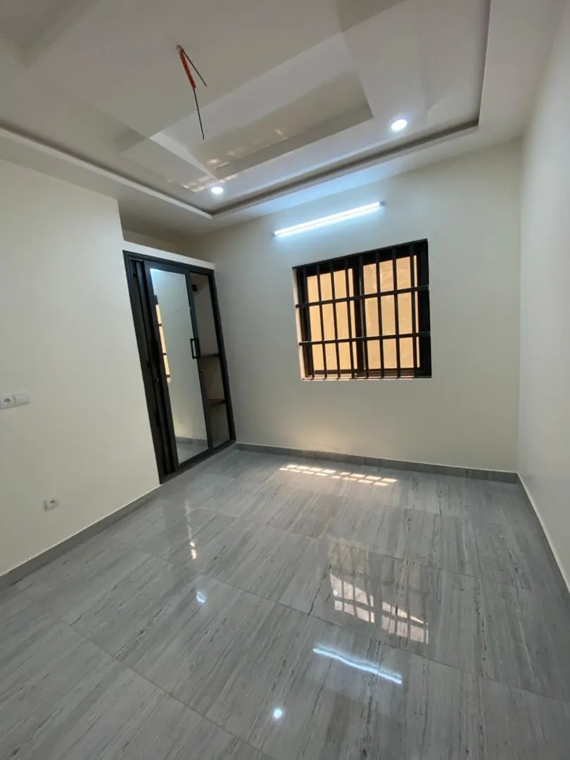 Villa duplex 5 chambres à vendre à Adidogomé Logoté, carrefour CFA – 90 millions FCFA