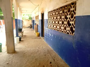 École R+1 non opérationnelle en vente sur 2 lots en angle de rue à Hédzranawoé – 200 millions FCFA — photo 4