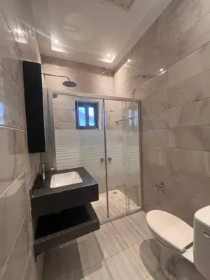 Location d'une villa à Baguida Batovi, duplex avec piscine, 5 chambres, jardin et garage – 1 700 000 FCFA/mois — photo 5